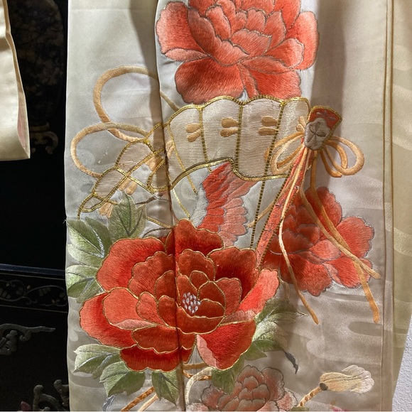 Vintage Embroidered Silk Kimono Robe - Picture 12 of 13